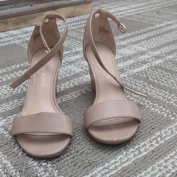 Nude wedges size six - Picture 2 of 4